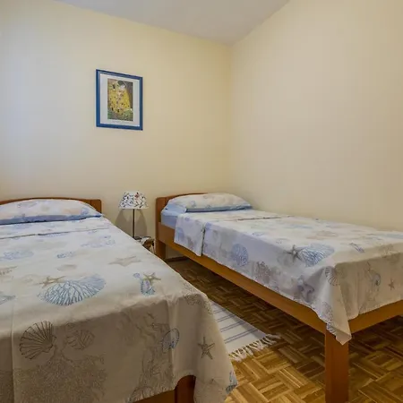 Hrusta * Crikvenica