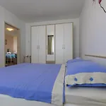 Hrusta * Crikvenica