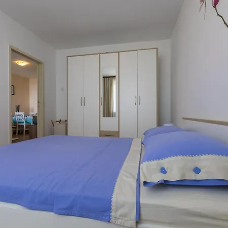 Hrusta * Цриквеница